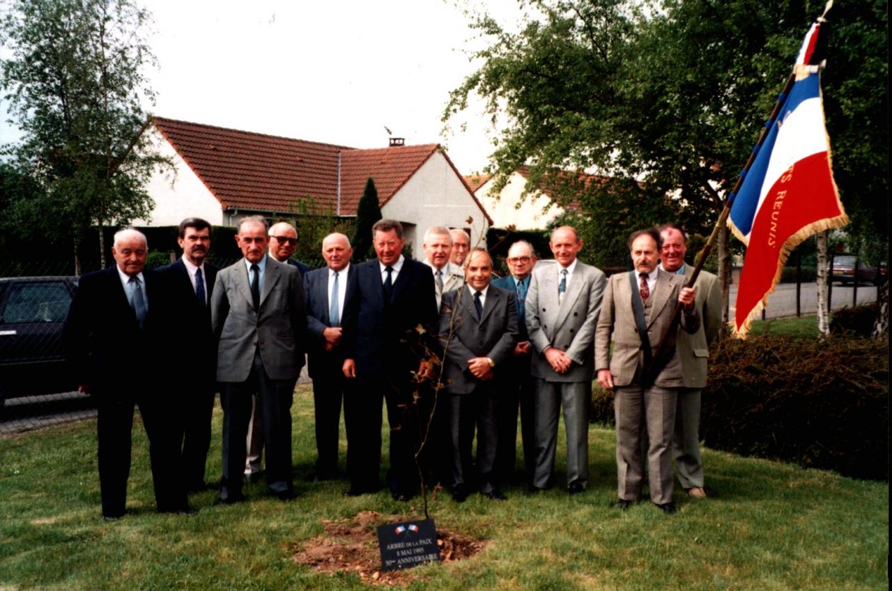 Houlle  arbre de la paix 1995